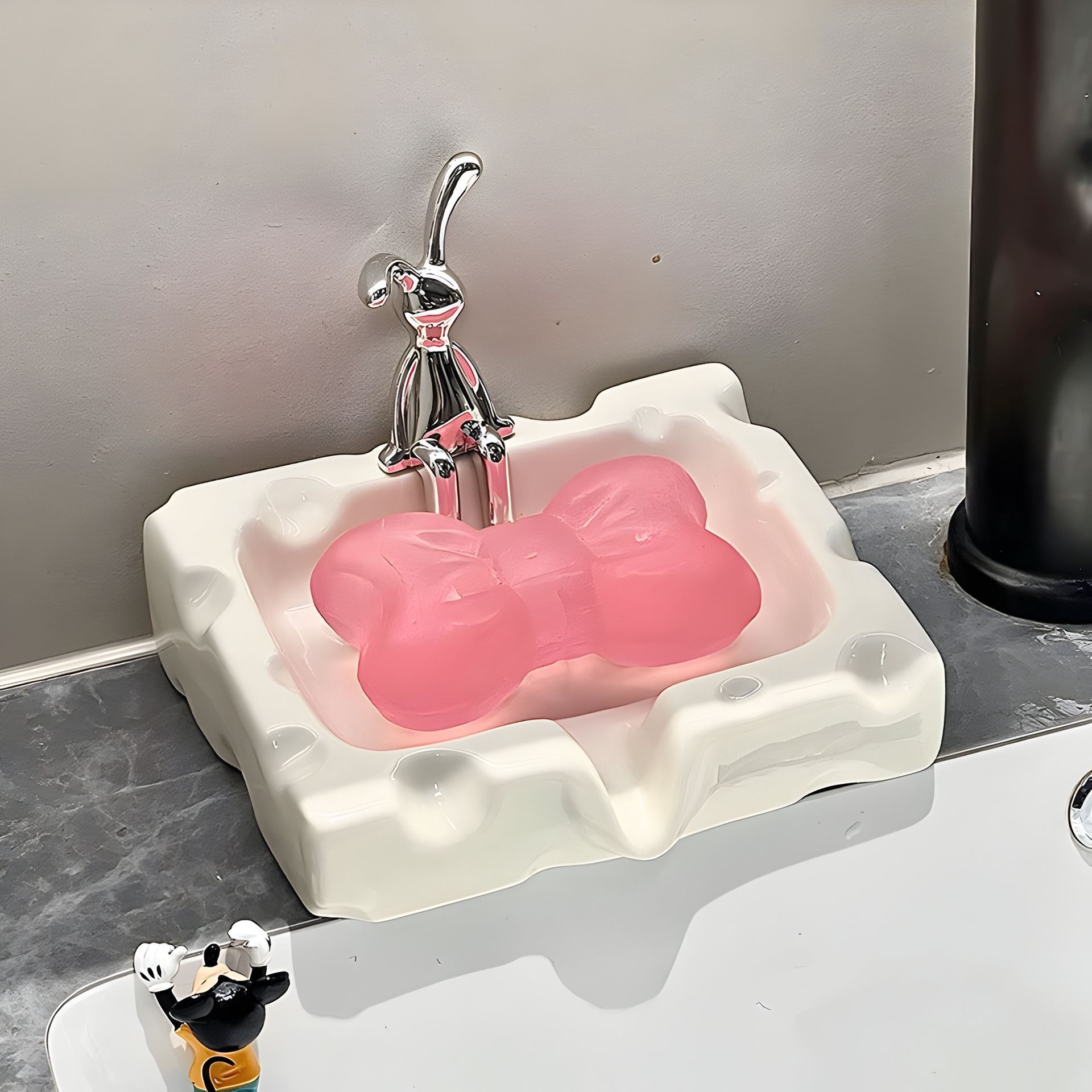 Керамическая мыльница со сливом для воды с кроликом